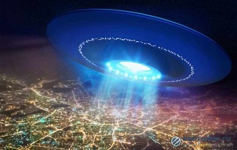Светящийся «инопланетный червь» и «летающая тарелка» попали на видео