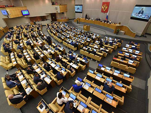 В Госдуму внесен законопроект о снижении зарплат депутатов до 35 тысяч рублей
