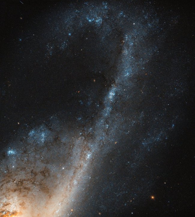 Орбитальная обсерватория сделала снимки галактики-самоубийцы