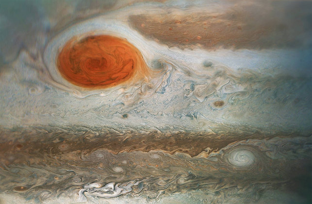 Красиво, но страшно: опубликовано фото гигантского урагана на Юпитере