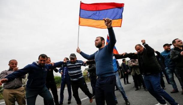 Армения: сторонники оппозиции ворвались в мэрии городов Гюмри и Маралик