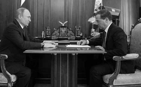 Путин внес кандидатуру Медведева на пост премьера