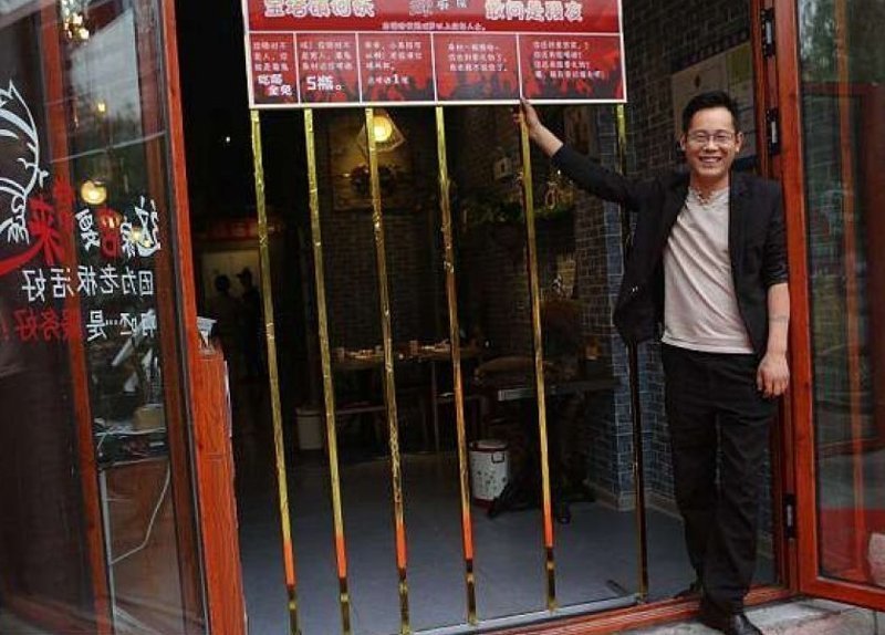 В китайском ресторане бесплатно кормят худых посетителей