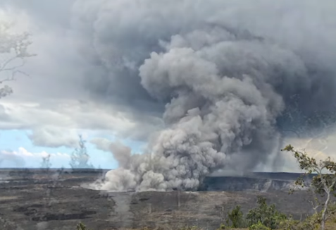 Вулкан на Гавайях выбросил столб пепла высотой 9 километров