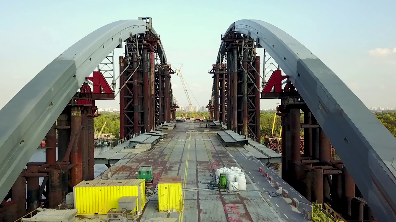Конца не видно: как Киев 30 лет строит мост