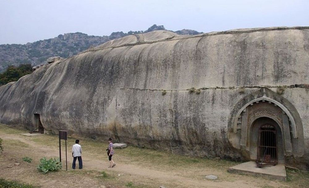 Рукотворные пещеры Индии