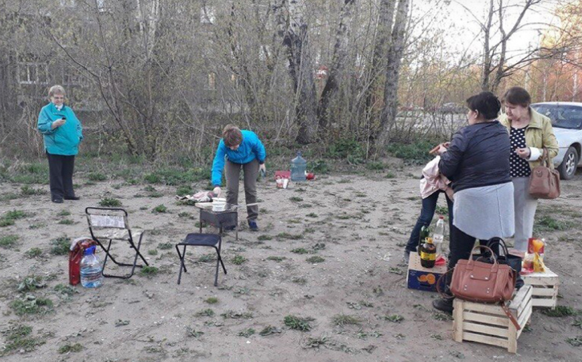 В Перми жители пятиэтажки, где отключили газ, готовят еду на улице