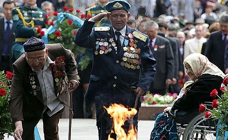 Кому мешает жить день Победы в Казахстане?