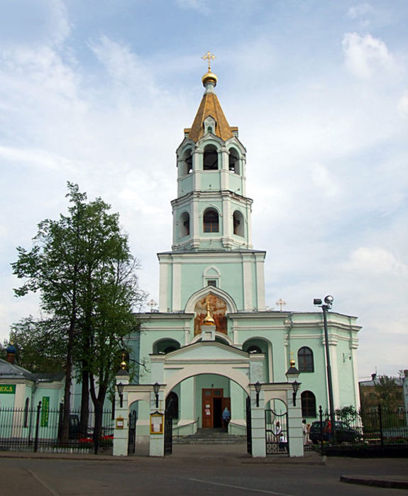 Как «верующие» в храме в центре Москвы на журналиста напали... ... а он еле вырвался!