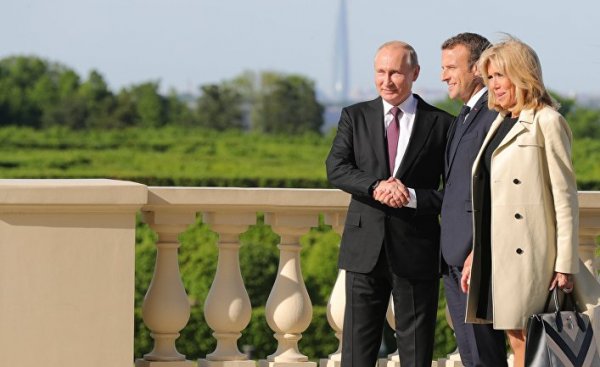 Три причины, почему Европа открывает двери перед Путиным