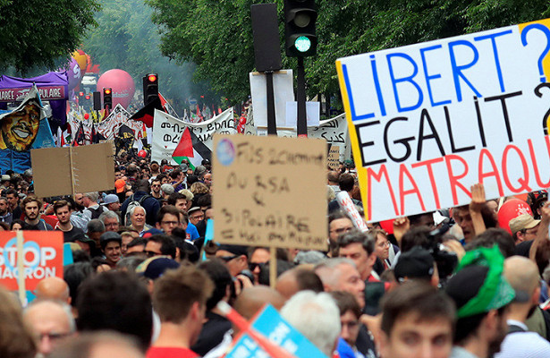 В Париже началась акция протеста против политики Макрона