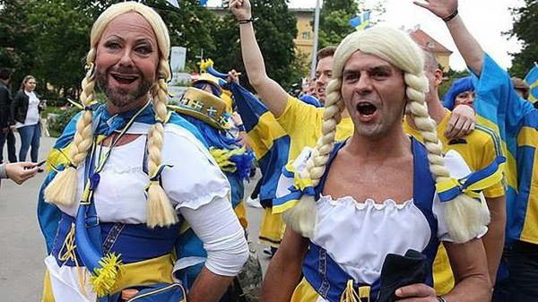Порошенко ответил на просьбу украинцев запретить марши содомитов