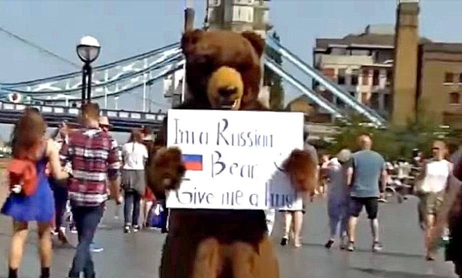 Русский медведь в Лондоне: реакция англичан