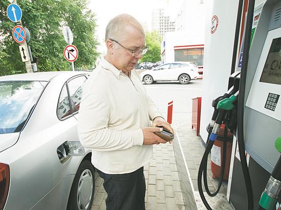 «Сумасшедший рост цен на бензин стал следствием тайного договора»