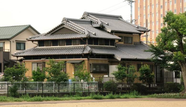 Японец полгода тайно жил в доме престарелой женщины