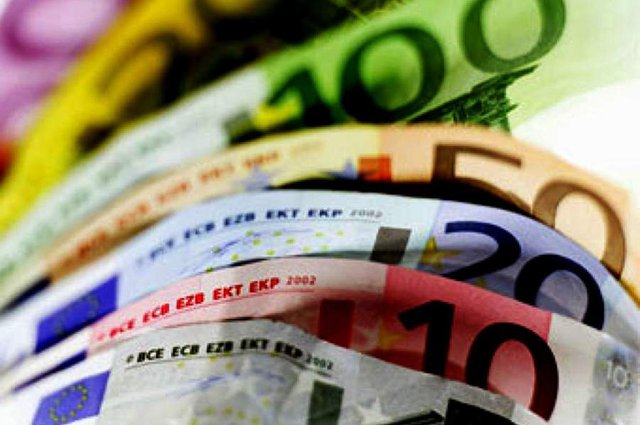 Минфин до 5 июля купит валюту на 379,7 млрд рублей