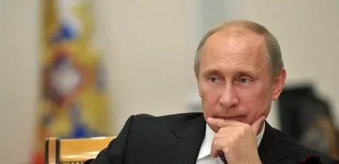 Путин возложил ответственность за рост цен на бензин на правительство