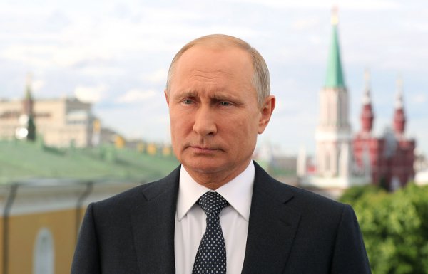 Путин рассказал на чьей стороне поля находится мяч