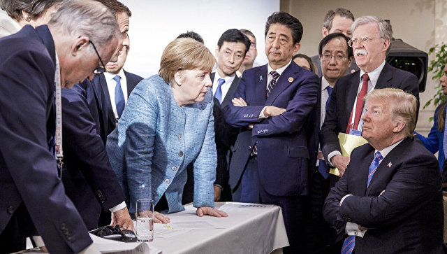 Захарова прокомментировала фото с лидерами стран G7
