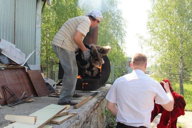 В Томске сожгли 53 меховые шубы