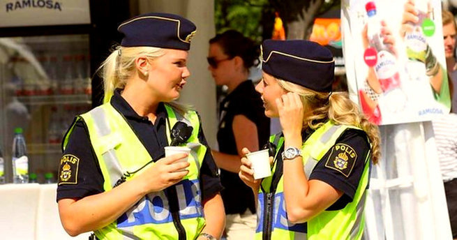 «Неудивительно что мигранты захватывают ЕС» - иностранцы о сравнении российской и шведской полиции