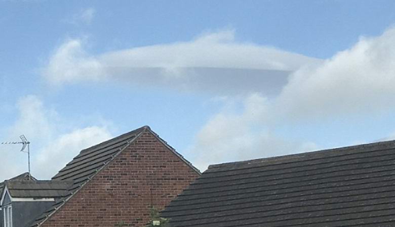 Маскирующийся под облако НЛО запечатлели в Англии