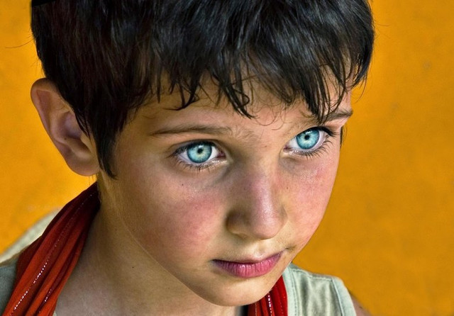 Странные дети с голубыми глазами