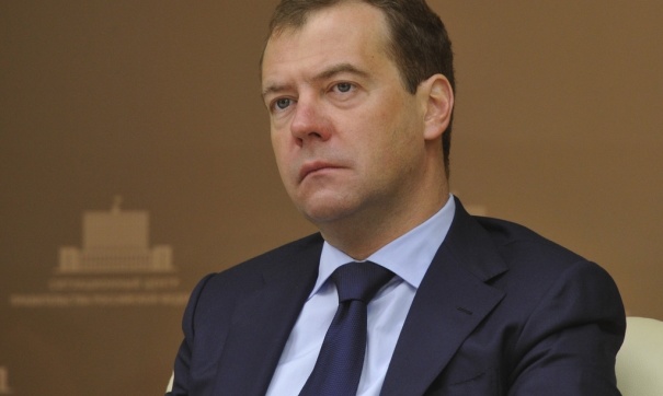 Россияне требуют назначить Медведеву зарплату, равную прожиточному минимуму