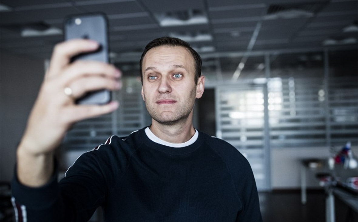 Каникулы за чужой счет: Навальный уже побывал в Европе, Египте и США
