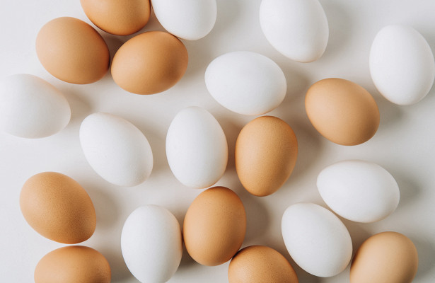 Чем отличаются коричневые яйца от белых