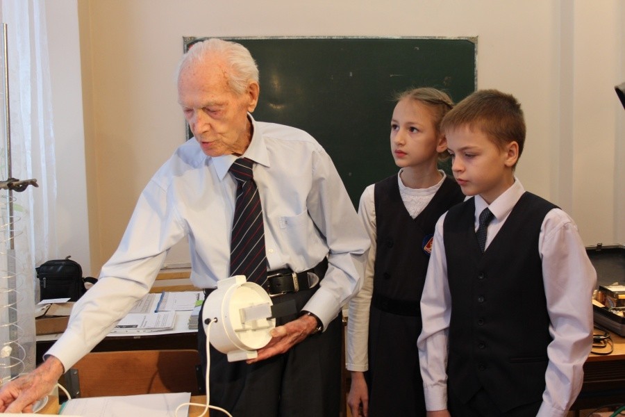 Любимый наставник: Григорий Золотухин в свои 95 лет продолжает двигать науку вперед