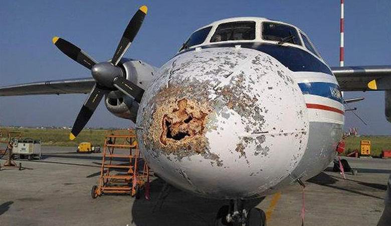 Что-то «изъело» в полете нос российского самолета