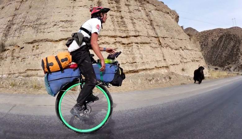 Мужчина за 40 месяцев объехал весь мир на одноколесном велосипеде