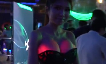 В Китае набирает моду подсветка для искусственной груди