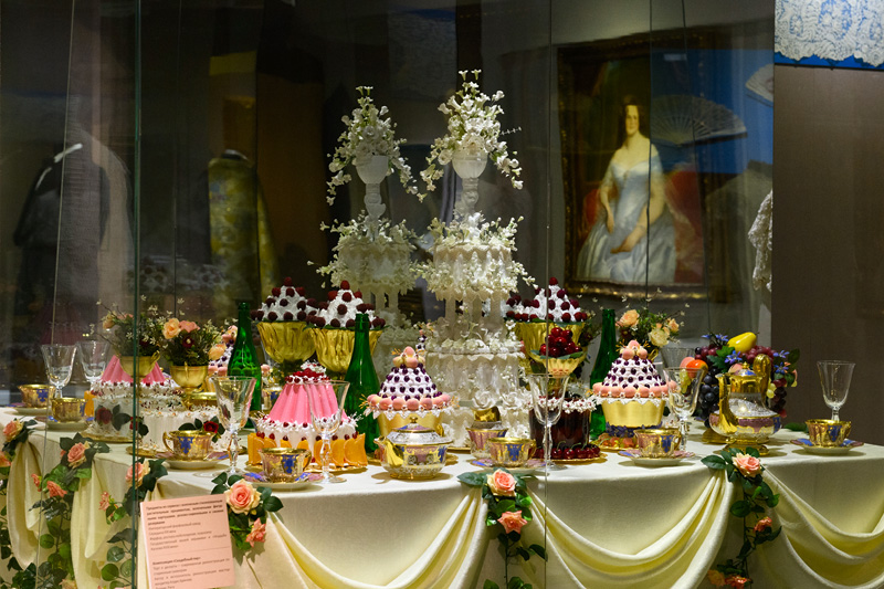 Сахарные дворцы, цветы в алкоголе. Свадебный стол XIX века