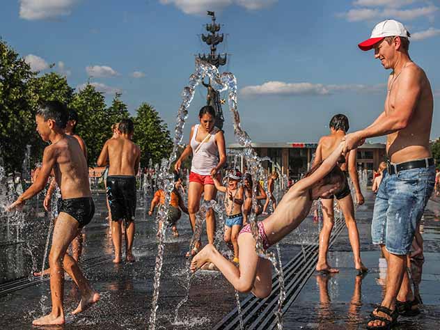 столичный регион накроет тропическая жара, а Сибирь затопят ливни