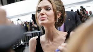 Анджелина Джоли попала в психиатрическую больницу