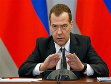 Медведев сравнил повышение пенсионного возраста с горьким лекарством, способным излечить общество.