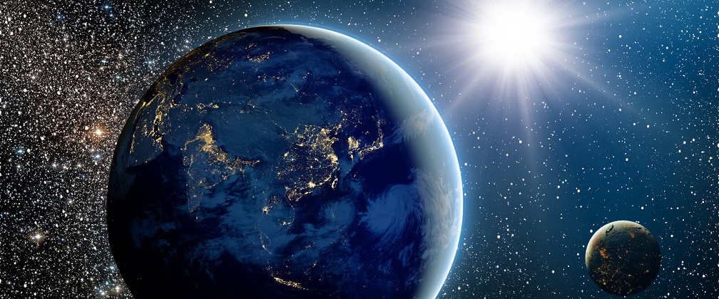 Российский уфолог запечатлел загадочную планету возле Земли