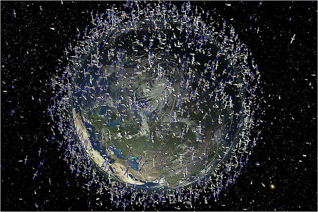Ученые МГУ придумали спутник на тросах для борьбы с космическим мусором