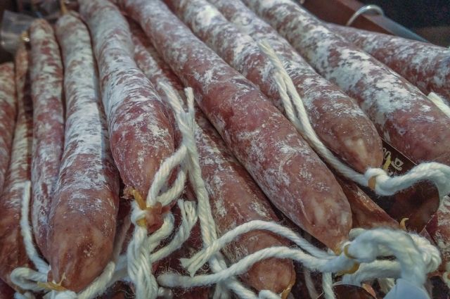 Производители колбас просят власти помочь повысить цены в рознице – СМИ