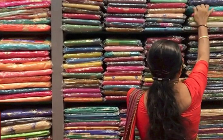 Женщины в Индии встали на защиту своего права сидеть