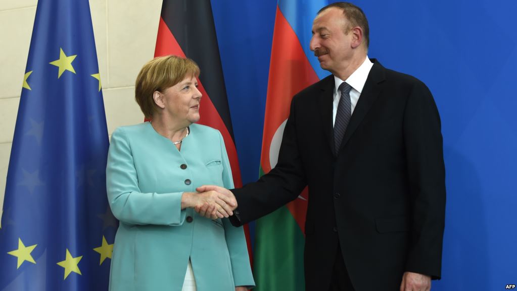Ангела Меркель приехала с визитом в Азербайджан