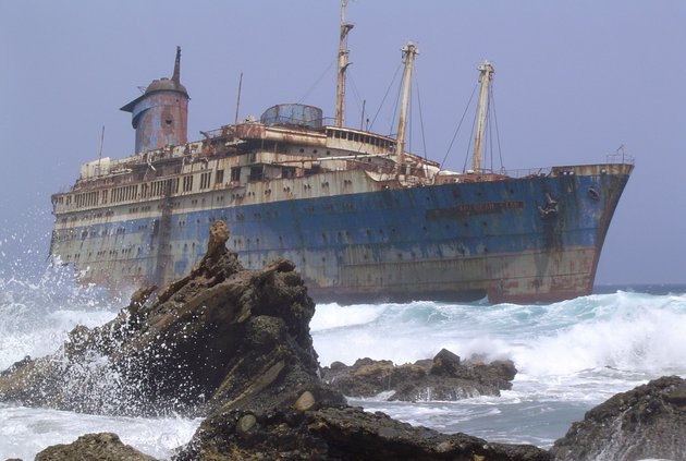 Корабль-призрак обнаружили на берегу Андаманского моря