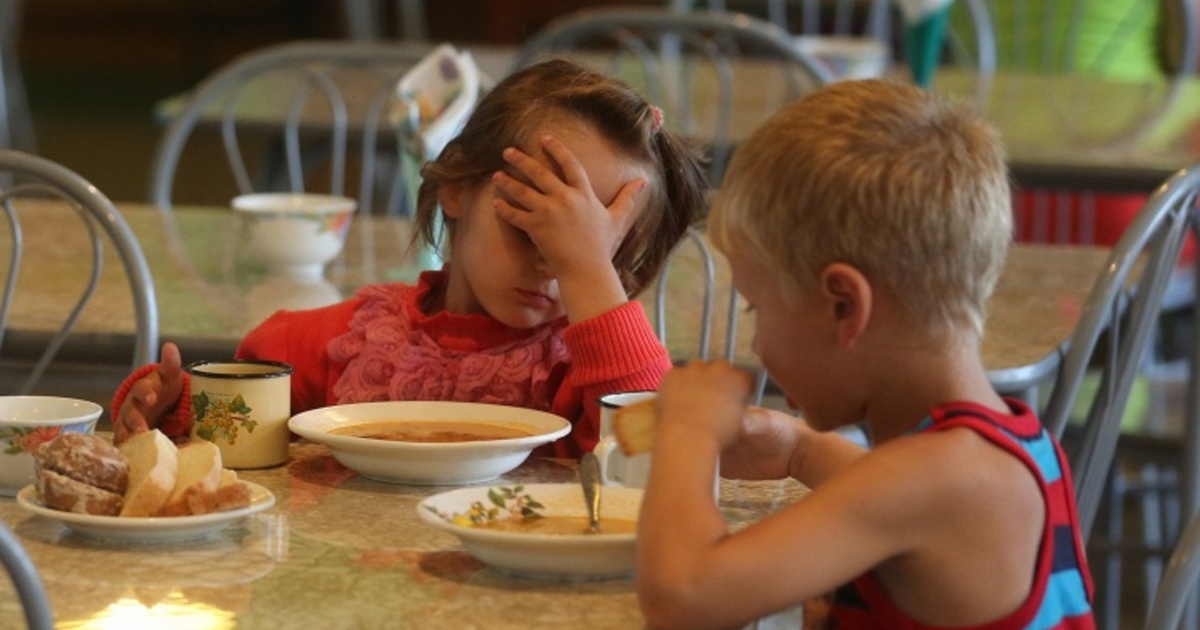 Жуки в каше – скандал в детсаду Балаково спровоцировал родителей на проверку питания детей