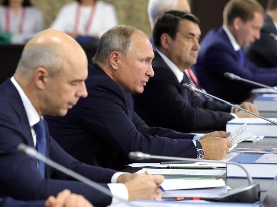 Раздраженный Путин устроил разнос министрам во Владивостоке