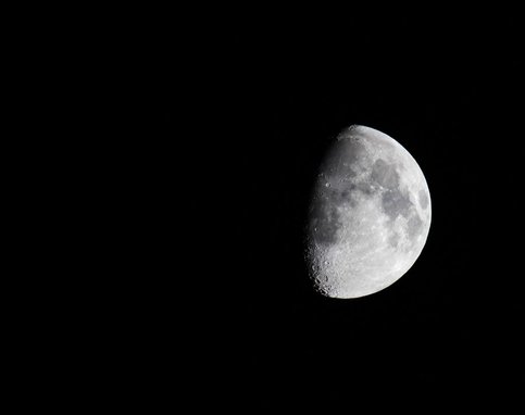 Римскому астроному удалось снять на видео почти 40 НЛО, которые парили на фоне Луны