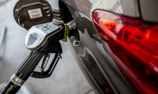Рассматривается снижение средних оптовых цен на бензин