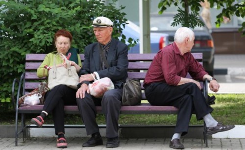 Пенсионеры в России живут плохо, но недолго