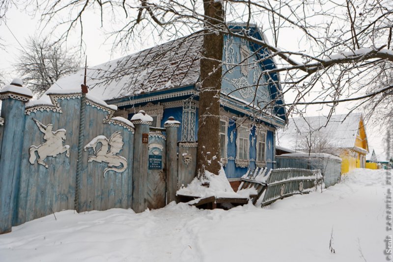 Старенький домик в Брянске прячет в себе королевские апартаменты